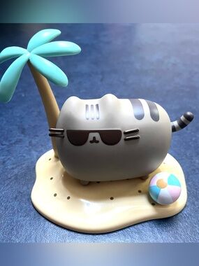 2017 Pusheen Box Figurine Beach Vacation!